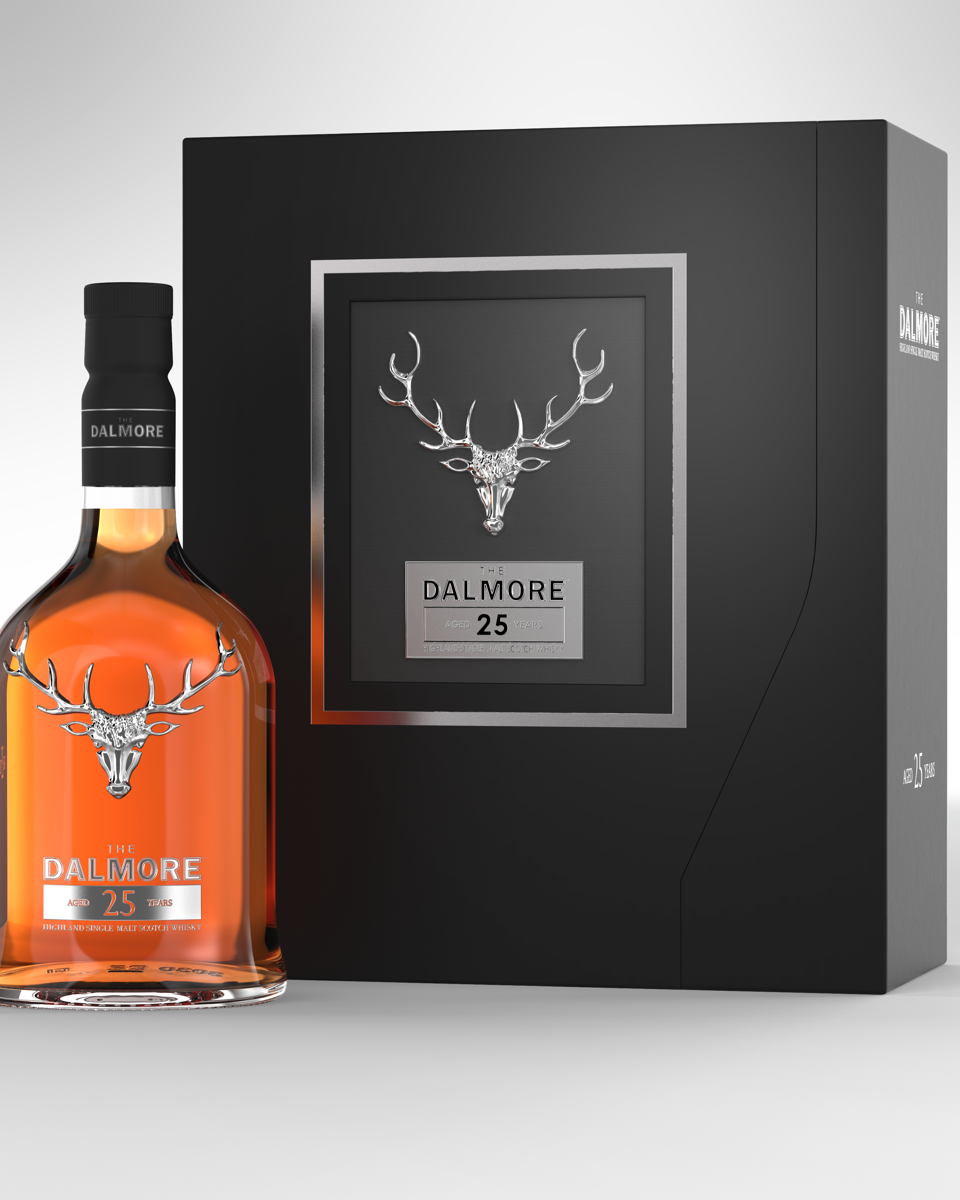 D25 Dalmore 700Ml MASTER 2023 UK FRONT BOTTLE BOX BOX ANGLE 1 V3.2004 RET 2 PLAINS Copy